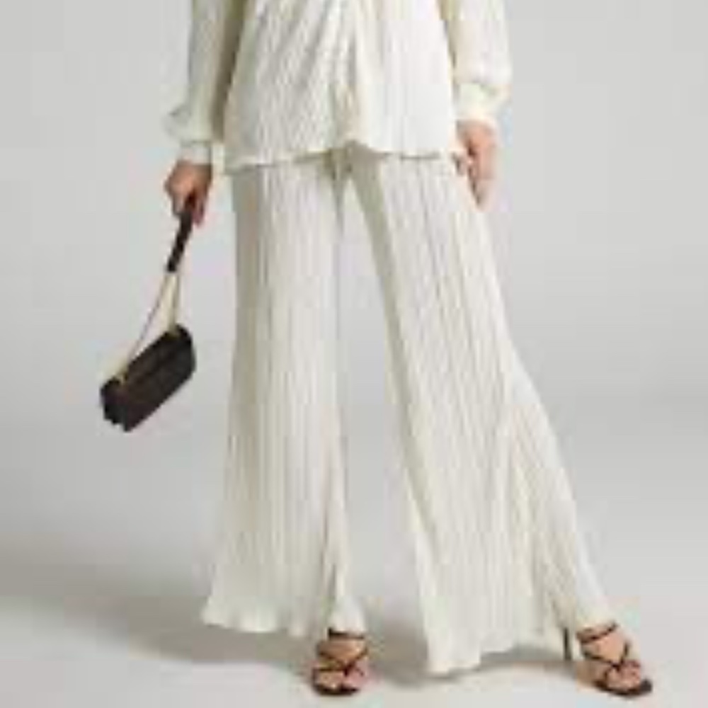 SHOW PO BECA PLISSE FLARED PANTS IN CREAM